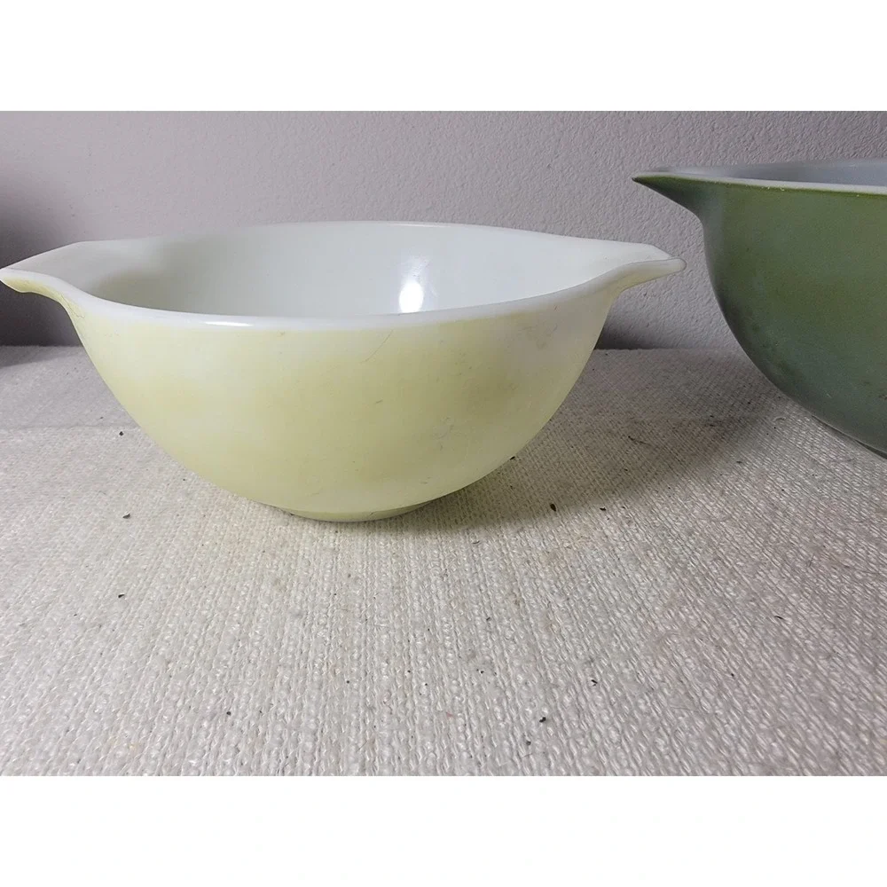 Vintage‎ Pyrex Cinderella Mixing Bowls Set 2 Verde Green 444 Yellow 442 AS IS